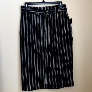Apt. 9 Black and White Pencil Skirt Size 10 NWT